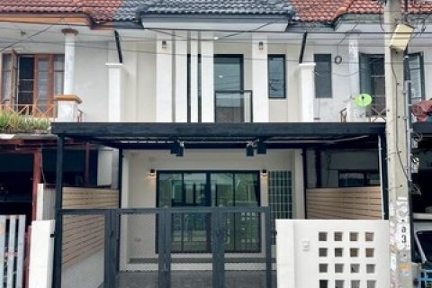 บ้าน ทาวน์เฮ้าส์ รีโนเวทใหม่ พร้อมอยู่ ถ.บ้านกล้วย - ไทรน้อย บางบัวทอง สะดวกมีร้านค้า ร้านอาหาร หมู่บ้านใหญ่