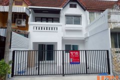 ขายทาวน์เฮ้าส์ 2 ชั้น รีโนเวทใหม่ หมู่บ้านรินรดา ซอยนวลจันทร์ 24 เขตบึงกุ่ม ขนาด 28.5 ตร.ว. ใกล้แฟชั่นไอส์แลนด์