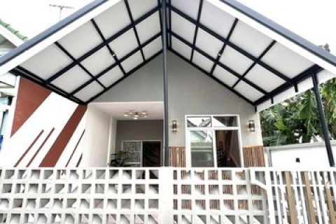 ด่วนหลุดจอง ทาวน์เฮาส์รีโนเวทใหม่ทั้งหลัง หมู่บ้านณัฐยา 24 ตร.ว. 2 ห้องนอน 1 ห้องน้ำขายเพียง 1.89