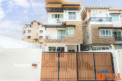 ขายโฮมออฟฟิศ 4 ชั้น 627 ตรม. ย่านลาดพร้าว 110 แยก 4 รีโนเวทใหม่ โปร่งโล่ง ใกล้รถไฟฟ้าสายสีเหลือง ใกล้เลียบด่วน