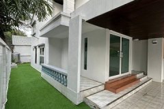 ให้เช่า ทาวน์โฮม 3ชั้น มีพื้นที่สวน หญ้าเทียม หลังมุม ซอย รัตนาธิเบศร์