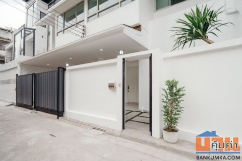 ขาย Townhome 3 ชั้น 48 ตรวา ซอยสุขุมวิท 15 ทำเลดี เพียง 1 นาทีถึง โรงเรียนนานาชาติ NIST และ 5 นาที ถึง BTS อโศก รายละเอ