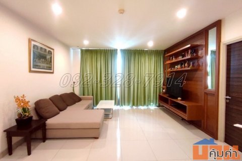 Riverside condo for Rent Watermark Chaophraya 2 beds with river view near BTS Saphan Taksin