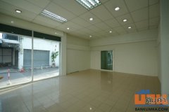 ให้เช่าอาคารพาณิชย์4ชั้น หลังมุม ติดริมถนนใหญ่ ลาดพร้าว-วังหิน ใกล้ตลาดนัด เหมาะสำหรับทำออฟฟิศ ร้านอาหาร โชว์รูม