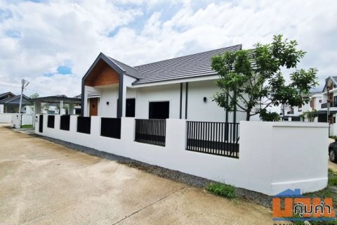 Fully furnished house for rent in the community near Chiangmai airport plaza.