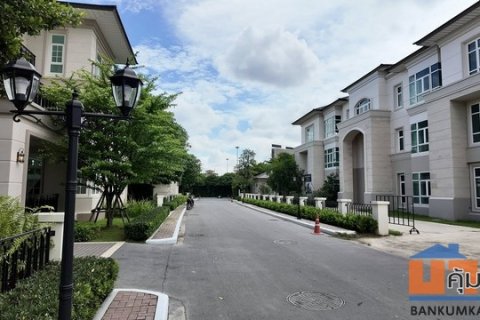 PP392 ขายบ้านเดี่ยว คริสตัล โซลานา Crystal Solana หมู่บ้านหรูระดับ 6 ดาว Super Luxury บนทำเลที่ดีที่สุดย่านเอกมัย-รามอิน