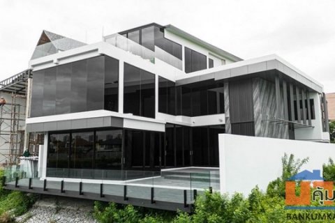 บ้านหรูริมทะเลสาบ 3 ชั้น The Laken เมืองทองธานี  เจ้าของตกแต่งด้วยงบกว่า 10 ล้านบาท ไม่เคยเข้าอยู่  700 ตรม.