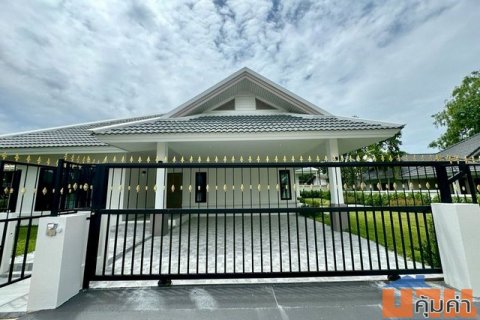 บ้านเดี่ยวชั้นเดียว ตกแต่งสไตล์โมเดิร์น พร้อมเฟอร์นิเจอร์บิ้วอินท์