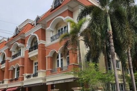 ให้เช่า ทาวน์โฮม 3.5 ชั้น โครงการ Casa City คาซ่า ซิตี้ ลาดพร้าว เลียบด่วนเอกมัย-รามอินทรา ซอยโยธินพัฒนา3 **เลี้ยงสัตว์ไ