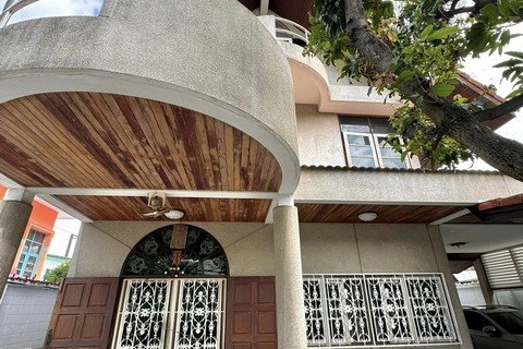 ขายบ้านเดี่ยว 3 ชั้น 96 ตรว. ย่านสาทร-นราธิวาส ใจกลางเมือง ในซอยสุด private ใกล้โรงเรียนชั้นนำ และห้างครบวงจร