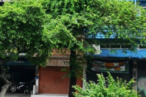 ขายอาคารพาณิชย์ 3 ชั้นครึ่ง พร้อมดาดฟ้า ขนาด 24.3 ตร.วา ตึกแถว ริมถนนนวมินทร์ ใกล้โรงเรียนโสมาภา ( นวมินทร์ )