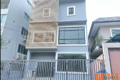 สุขุมวิท71 ปรีดี มีลิฟท์ในตัว BTS พระโขนง 900ม.ให้เช่าโฮมออฟฟิศ 3 ชั้น รร.นานาชาติเซนต์แอนดรูว์ 1.2 กม.3 ออฟฟิศ 2 น้ำ