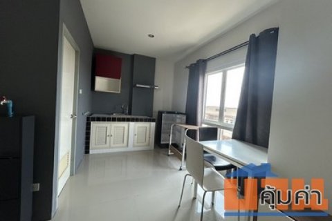 ห้องชุดราคาประหยัด ไม่ถึงล้าน!!! สภาพแวดล้อมดีมาก เหมาะสำหรับอยู่อาศัย The Luft Condo Chonburi คอนโดตั้งอยู่บริเวณช่องลม