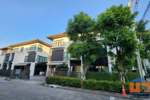 ให้เช่าบ้านเดี่ยว 3 ชั้น พร้อมเฟอร์นิเจอร์ครบ ลุมพินี สวนหลวง ร.9
