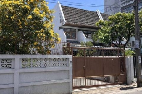 ขายที่ดิน 177 ตรว ขายตารางวาละ 350000 สุขุมวิท 65 ซอยชัยพฤกษ์ โทร 0816669559