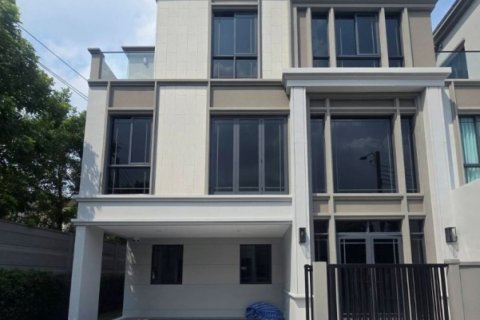 For rent, luxury 3-storey townhouse, Baan Klang Muang Classe Sukhumvit 77, new house, 1st hand, near BTS On Nut, On Nut