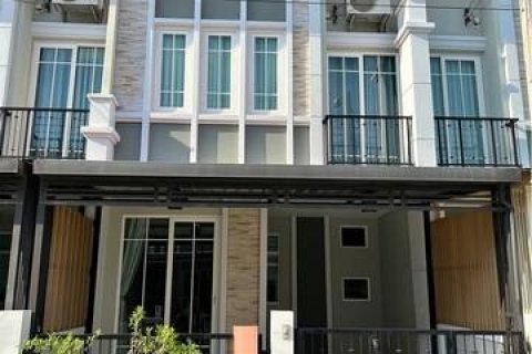 HR 6012 ให้เช่าทาวน์เฮ้าส์ 2ชั้น หมู่บ้าน โกลเด้นท์ทาวน์ บางนา สวนหลวง เขตประเวศ ใกล้ Megaบางนา