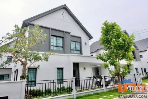 LV53178 ขาย บ้านเดี่ยว หลังใหม่ พื้นที่สวนขนาดใหญ่ เซนโทร บางนา Centro Bangna ทำเลเทพ ใกล้เมกะบางนา และ รร. นานาชาติ
