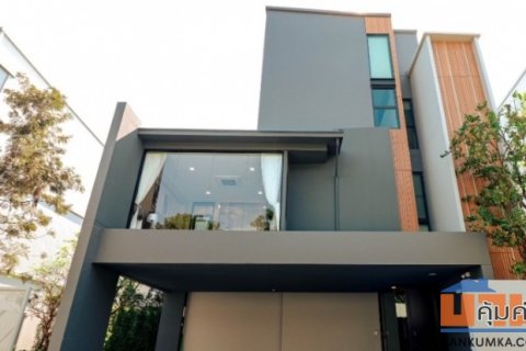 ขายบ้าน3 ชั้น มีลิฟท์ วีเว่ กรุงเทพกรีฑา ติดนานาชาติเวลลิงตั้น