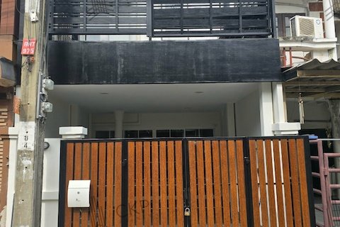 ทาวน์เฮาส์ มบ.ธนวรรณ พหลโยธิน 52 รีโนเวทใหม่ สวยทันสมัย ใกล้BTSสะพานใหม่และห้างสรรพสินค้า