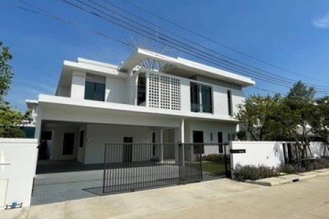 ให้เช่าบ้านเดี่ยว2ชั้น พูลวิลล่า โครงการ มัณฑนา บางนา-ตราด กม.15 ใกล้สนามบินสุวรรณภูมิ
