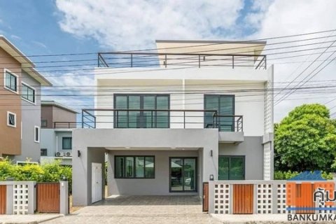 ให้เช่าบ้านสร้างใหม่ 3 ชั้น วิวดอย หมู่บ้านชญยล สุเทพ