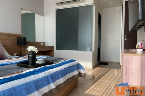 Rhythm Sathorn comfortable spacious private 12A floor Saphan Taksin BTS