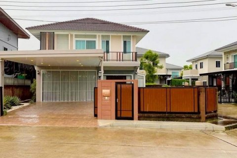 หมู่บ้านภัสสร เพรสทีจ จตุโชติ-วัชรพล บ้านพร้อมสระว่ายน้ำ เฟอร์ครบพร้อมอยู่