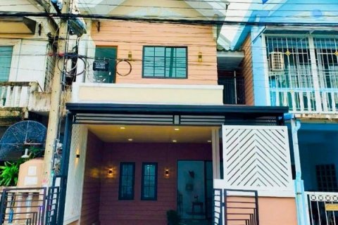 หมู่บ้านแดนทอง สุขาภิบาล 5 ซอย 20 เฟอร์นิเจอร์ครบ ตกแต่งใหม่พร้อมอยู่
