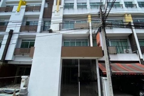 ฃ ให้เช่าโฮมออฟฟิศ 4 ชั้น โครงการบิสทาวน์ ลาดพร้าว Biztown Ladprao ตกแต่งหรู ใกล้ทางด่วน
