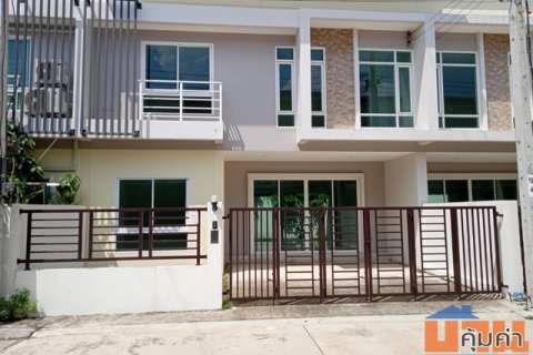 Townhome for Sale - Ready for Ownership Transfer Width : 8 meters Layout : 4 bedrooms , 3 bathrooms