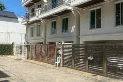 ขายบ้าน 4 ชั้น ขนาด 30.8 ตร.ว. ในซอยอารีย์สัมพันธ์ 3 ใกล้โรงพยาบาลพระมงกุฎเกล้า