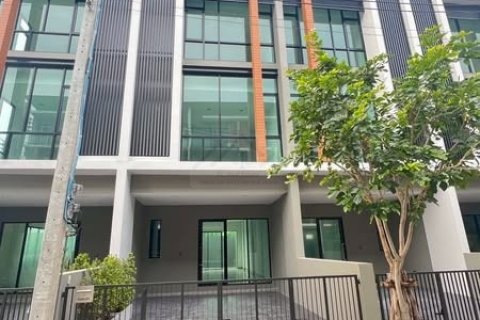 ให้เช่า Home Office 4 ชั้น Premium Place MIX นวมินทร์ ติดถนนใหญ่ นวมินทร์ รัชดา-รามอินทรา ใกล้ max value