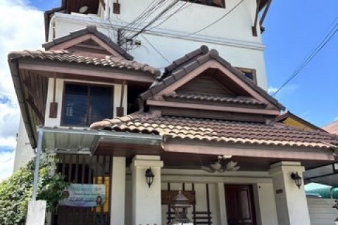 ขายอพาร์ทเม้นท์เซอร์วิส 3 ชั้น เจ้าของขายเอง 3 ห้องนอน 3 ห้องน้ำ 3 ชั้น จังหวัดเชียงใหม่