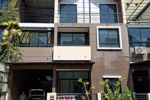 ขายทาวน์โฮม 3 ชั้น หมู่บ้านลูกกอล์ฟ พรีเมี่ยยม เมืองทองธานี (บ้านไม่เคยเข้าอยู่)