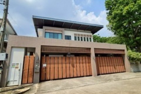 นันทวัน ศรีนครินทร์ ถนนศรีนครินทร์ ตำบลบางเมือง อำเภอเมืองสมุทรปราการ จ.สมุทรปราการ