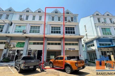 ขาย อาคารพาณิชย์ 3 ชั้นครึ่ง สภาพดี ไม่เคยผ่านการใช้งาน โครงการไลบรารี่ทาวน์ ประชาอุทิศ 90