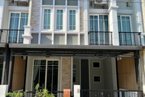 ให้เช่า ให้เช่า: ทาวน์เฮาส์ 2 ชั้น โครงการโกลเด้น ทาวน์ บางนา-สวนหลวง