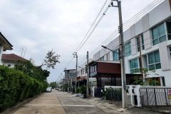 ขายทาวน์เฮ้าส์ หมู่บ้านมายด์ ฮอฟฟ์ ร่มเกล้า-สุวรรณภูมิ เนื้อที่ 23 ตร.ว. ทำเลดี ติดถนนร่มเกล้า