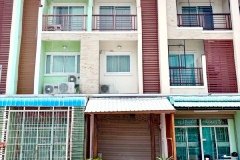 ราชภัฎศรีสะเกษ 1.6 กม. ทำเลดี เหมาะกับทำโฮมออฟฟิศติดถนน ใจกลางเมือง 2 นอน 3 น้ำ 27 ตร.วา.324 ตร.ม.ม.