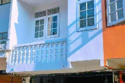 BTS อุดมสุข 2 กม.ให้เช่าทาวเฮ้าส์ 2 ชั้น 18 ตร.วา.150 ตร.ม. รร.นานาชาติกลอรี่สิงคโปร์ 800 ม.