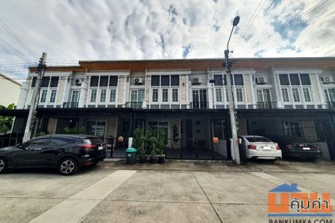 ขายทาวน์เฮ้าส์ หมู่บ้านโกลเด้น ทาวน์ 2 ลาดพร้าว-เกษตรนวมินทร์ เนื้อที่ 19 ตร.ว. แต่งสวย พร้อมอยู่