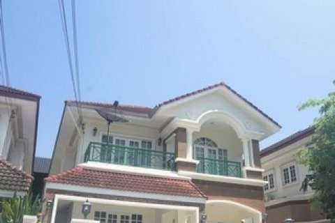 บ้านเดี่ยวพร้อมอยู่ให้เช่า ถนน ศรีนครินทร์ 51 ใกล้ ซีคอนสแควร์และรถไฟฟ้า MRT สายสีเหลือง
