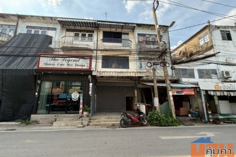 ขายตึกแถว 3 ชั้น เนื้อที่ 21.5 ตร.ว ริมถนน ซ.นนทบุรี46 ถ.สนามบินน้ำ ห้องโถงขนาดใหญ่ทั้งด้านหน้าและด้านหลังทุกชั้
