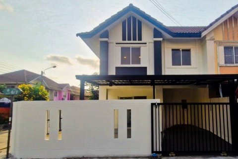 หมู่บ้านพฤกษา 28/1 ถนนแพรกษา บ้านสวย เฟอร์นิเจอร์ครบตกแต่งพร้อมอยู่