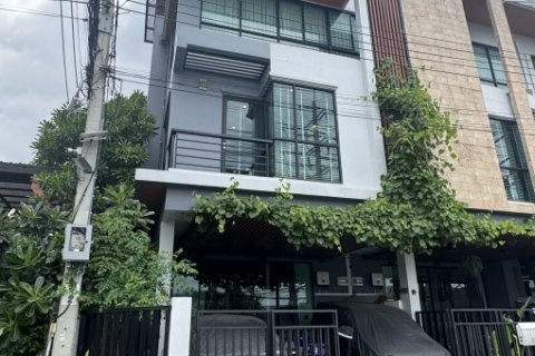 ขายโฮมออฟฟิศ โมทาวน์ บริโอ้ แจ้งวัฒนะ-ประชาชื่น หลังมุม สภาพดี พร้อมติดโซล่าเซลล์ ประหยัดไฟ