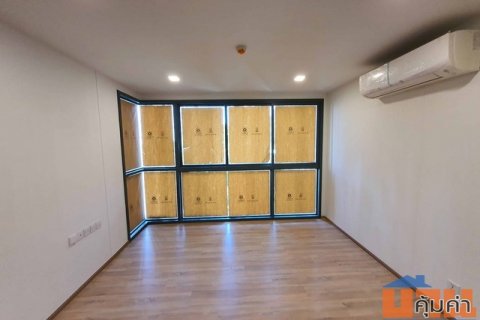 Experience Comfortable Low-Rise Living in Ekkamai, Unfurnished 2-Bedroom Condo on the 4th Floor at Taka Haus