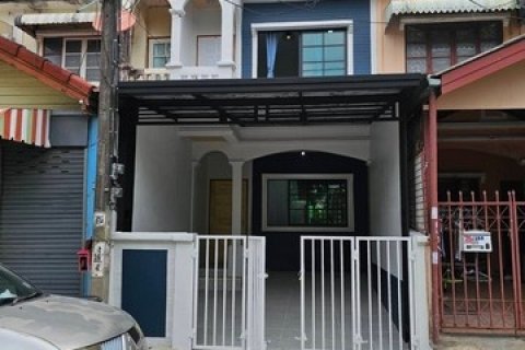 ขาย ทาวน์เฮ้าส์ 2 ชั้น รีโนเวทใหม่ พร้อมอยู่ หมู่บ้าน สุภาวัลย์ รามคำแหง 176