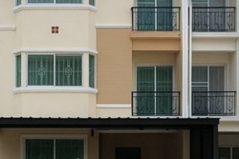 townhome - ขนาด 0 RAI 0 NGAN 19 ตรว. 4ห้องนอน3ห้องน้ำ 3390000 บ. ใกล้ btsแบริ่ง ทำเลน่าอยู่ ปรับปรุงใหม่ทั้งหลัง