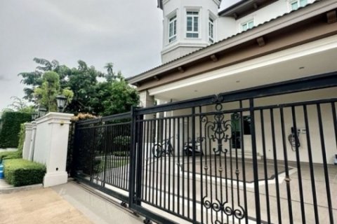 ขายบ้านเดี่ยวหรู 3 ชั้น Ladawan Rama 2 แต่งครบ พร้อมเข้าอยู่ ทำเลดี ใกล้ Central Plaza พระราม 2